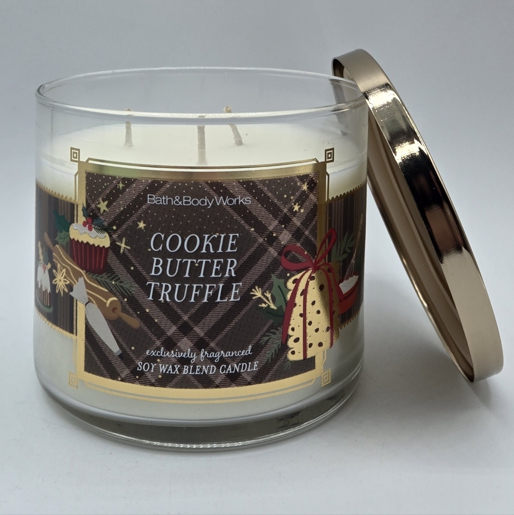 Bath and Body Works Cookie Butter Truffle 3 Wick Candle
